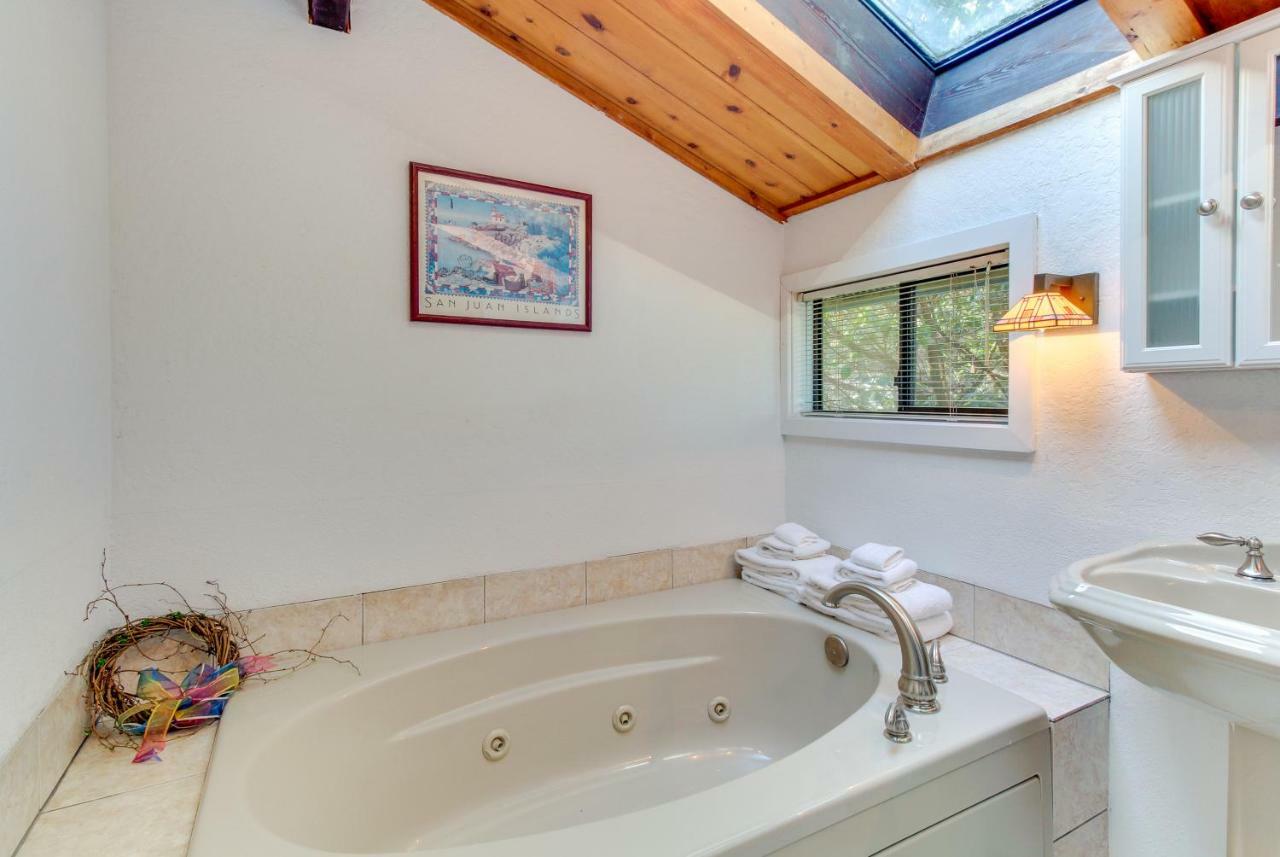 Lopez Island Hunter Bay Waterfront Home 外观 照片